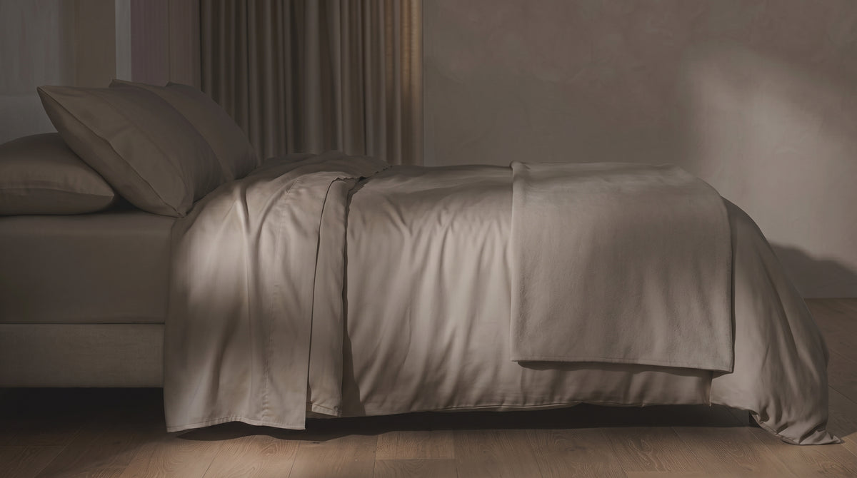Schlafzimmer im Dunkeln mit HUSH&HOLLE Bettwäsche
