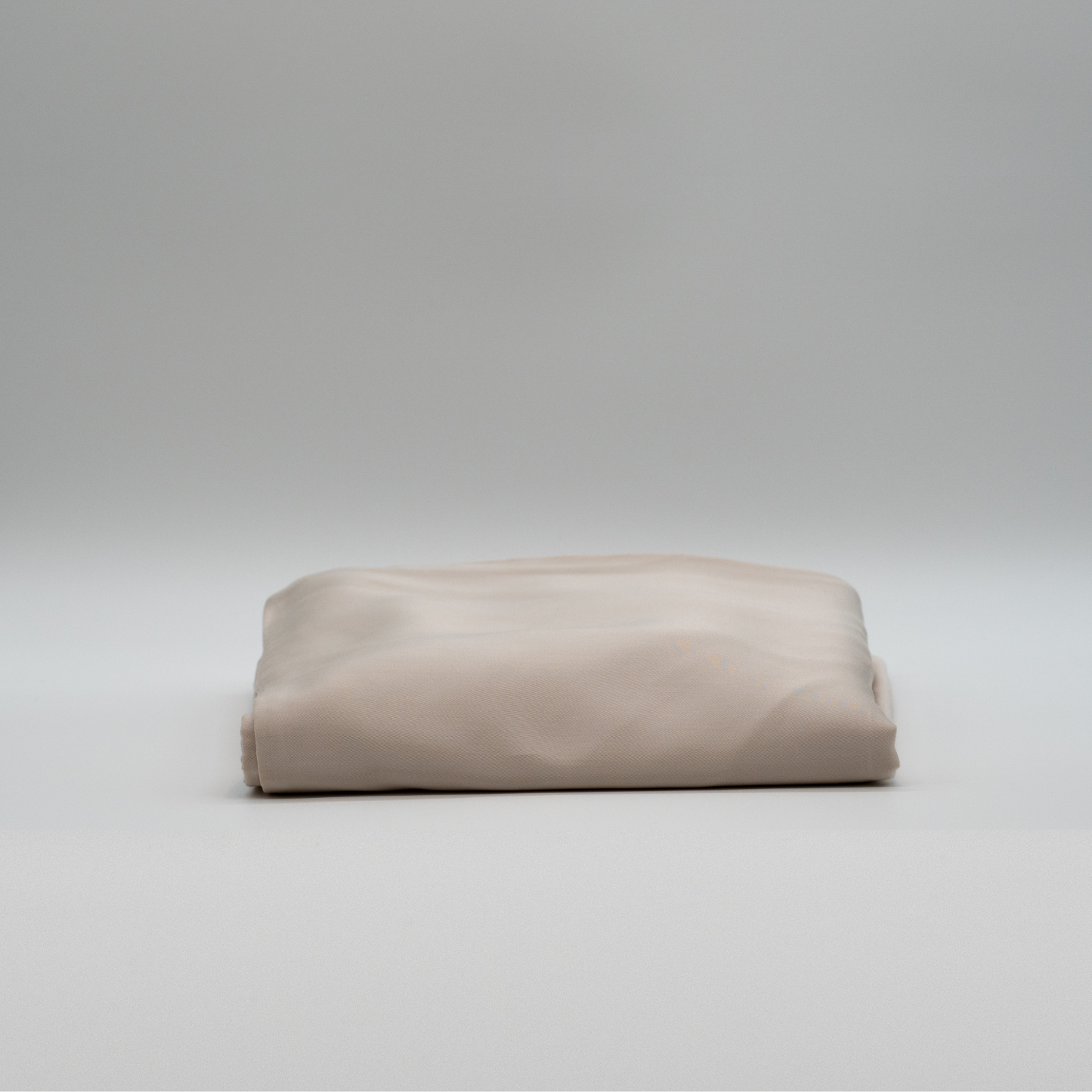 Ein Spannbetlaken in Cremeweiss von Hush & Holle